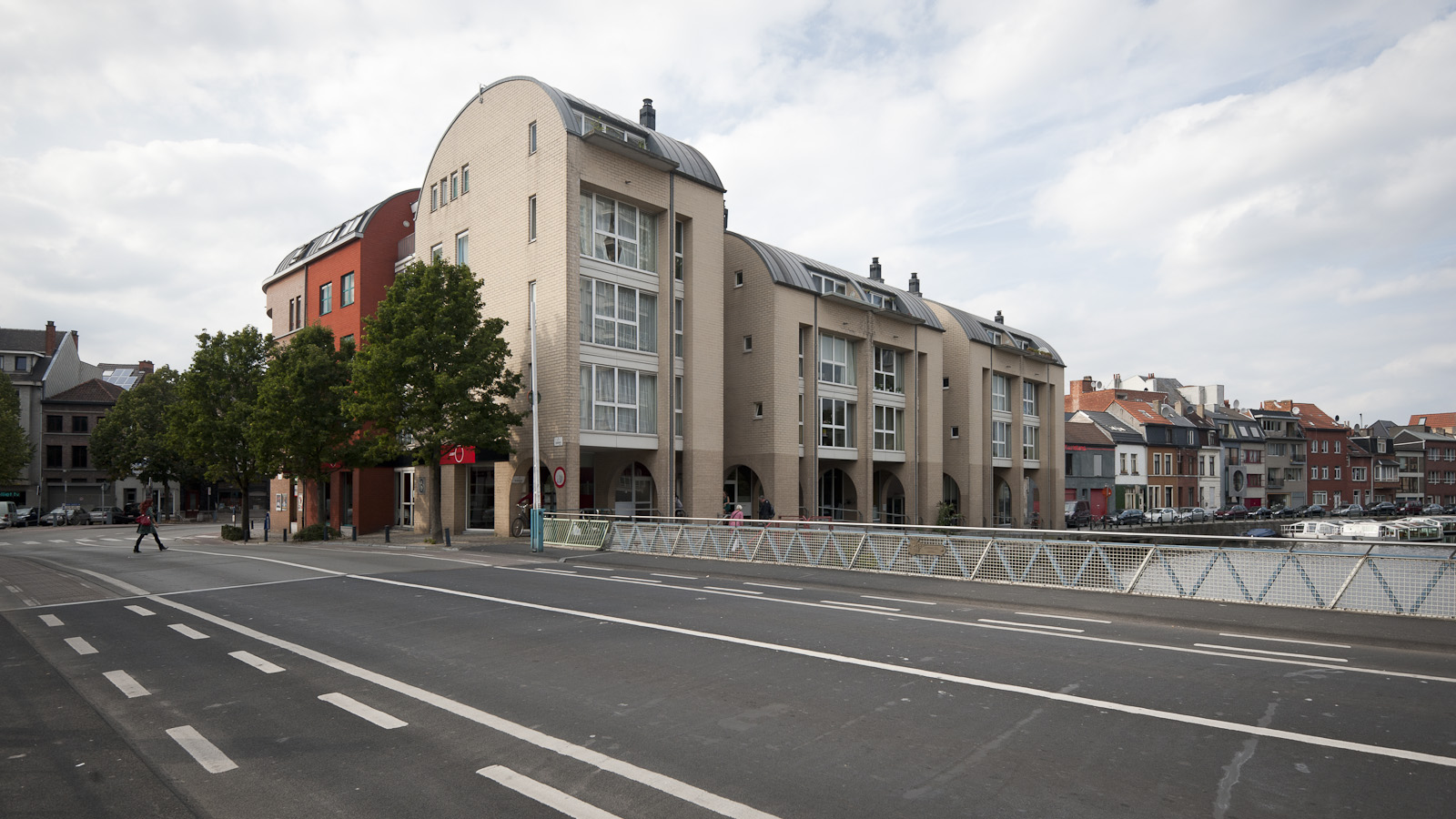 Gevelbeeld appartementsgebouw Achterleie - Sluizekenstraat