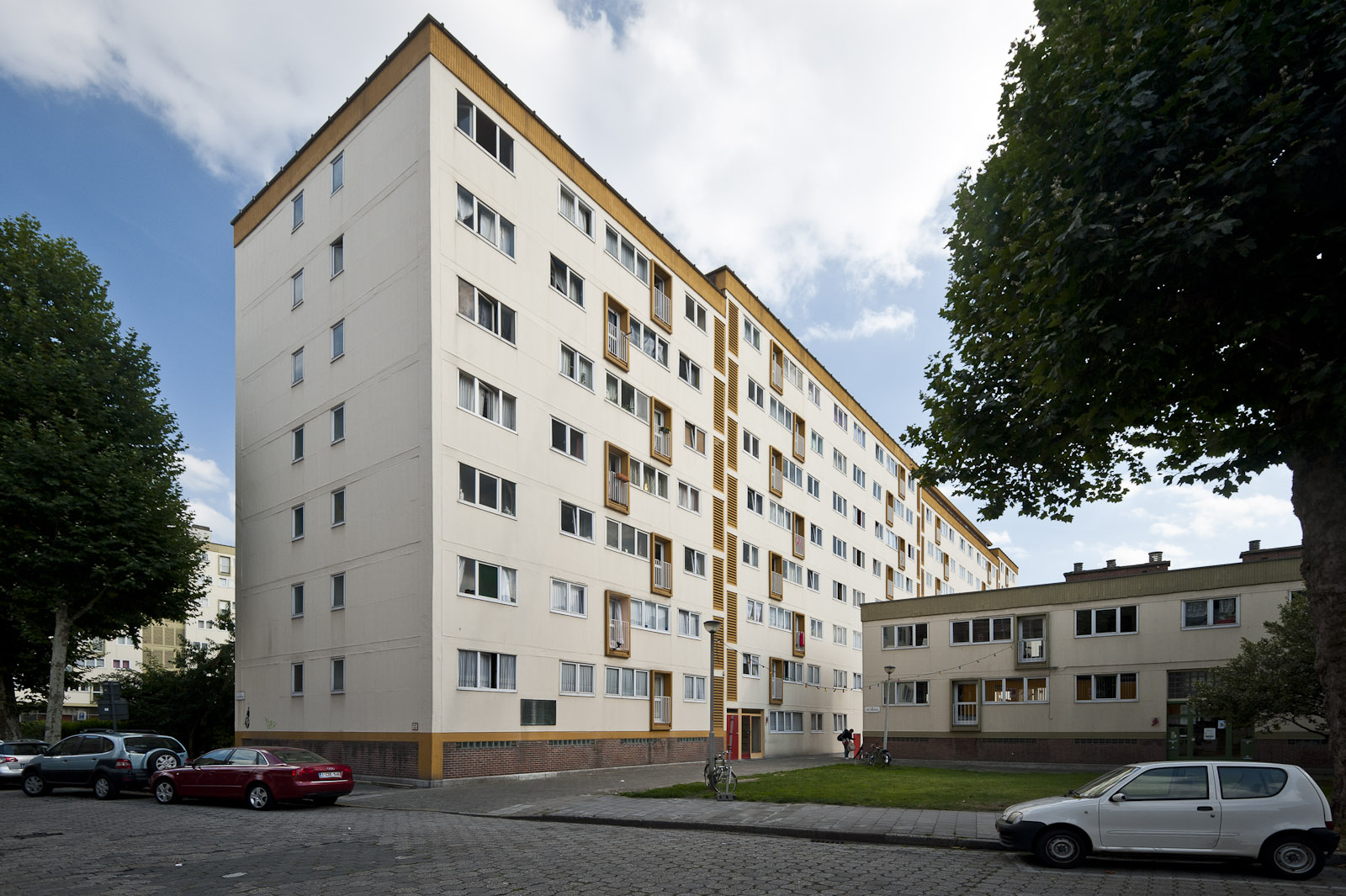 Gevelbeeld appartementsgebouw in de Baviaanstraat en Sint-Vincentiusplein