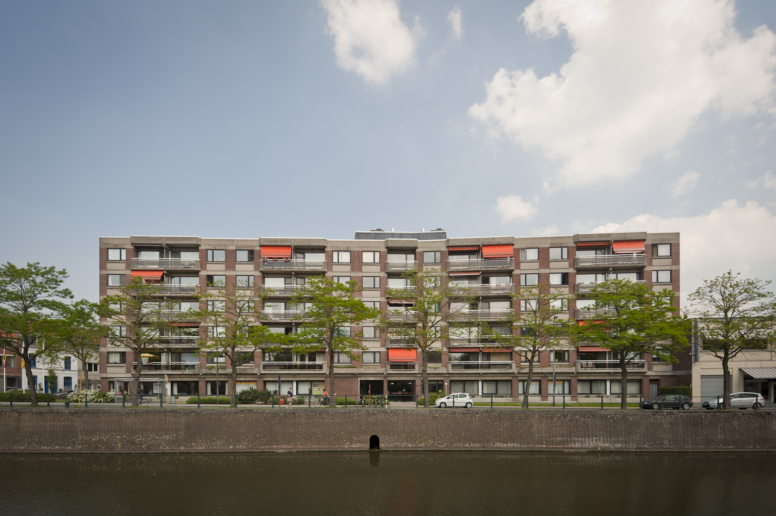 Gevelbeeld appartementsgebouw Ferdinand Lousbergkaai