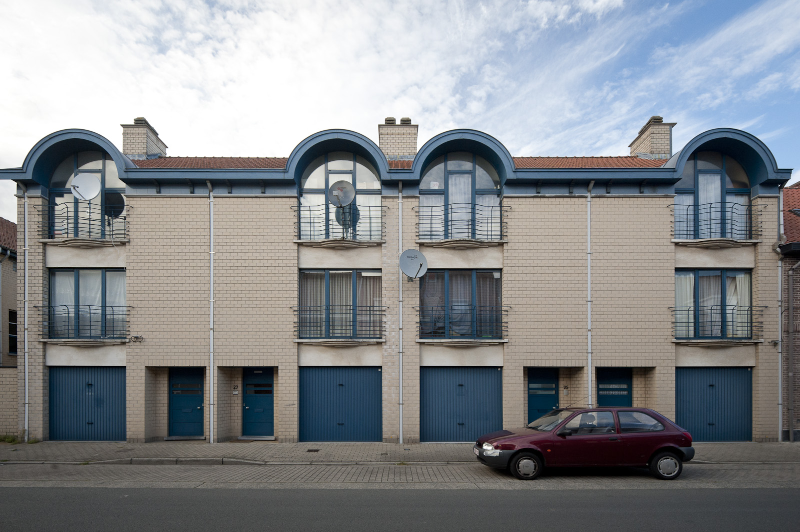 Gevelbeeld huizen in de Haardstedestraat - K van Den Berghestraat