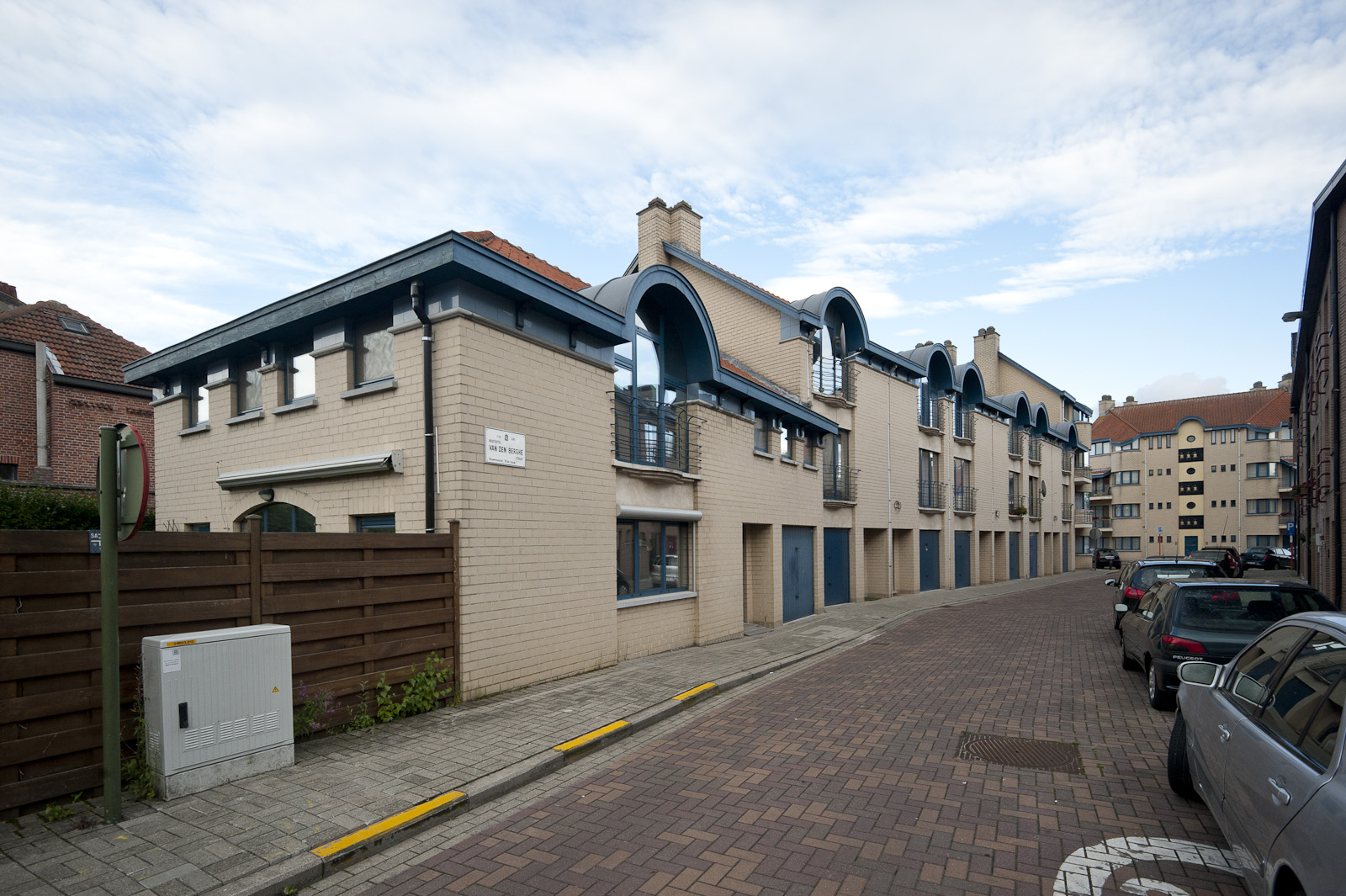 Gevelbeeld huizen in de Haardstedestraat - K van Den Berghestraat