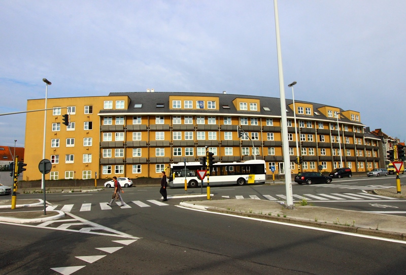 Gevelbeeld appartementsgebouw in de Eendachtstraat - Heernislaan