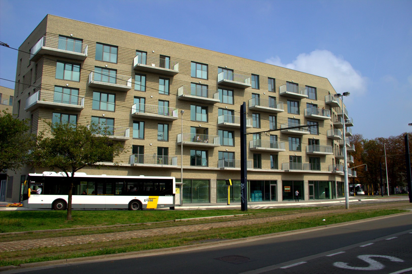 Gevelbeeld appartementsgebouw in de Filips Van Cleeflaan 2-6