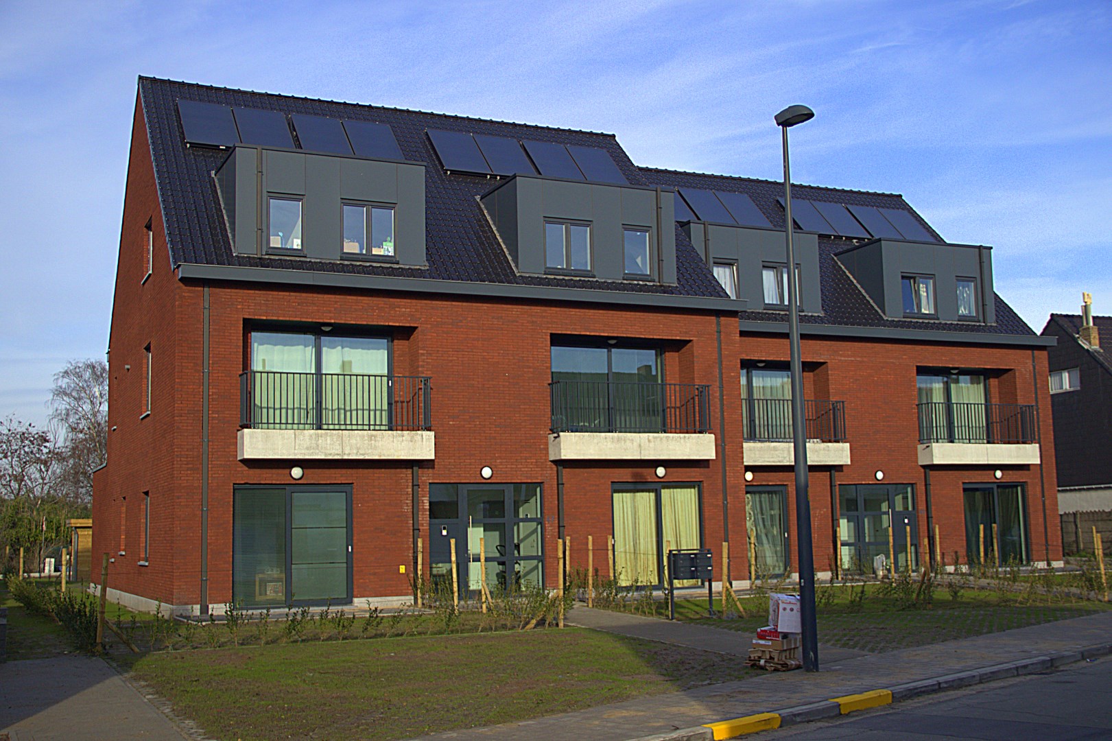 Gevelbeeld klein appartementsgebouw in de Kleemstraat 47-49