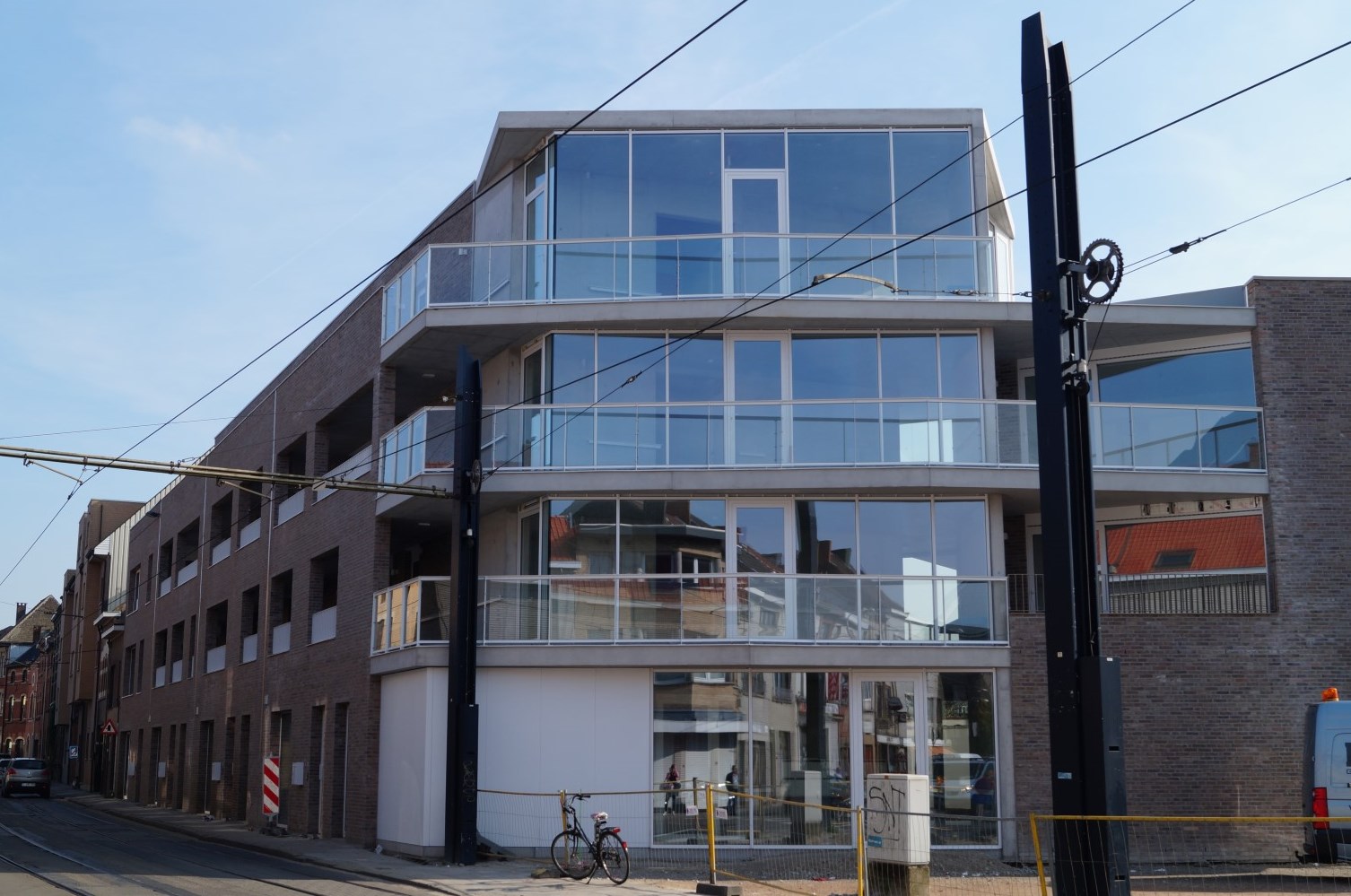 Gevelbeeld sociale assistentiewoningen in de Jozef Vervaenestraat