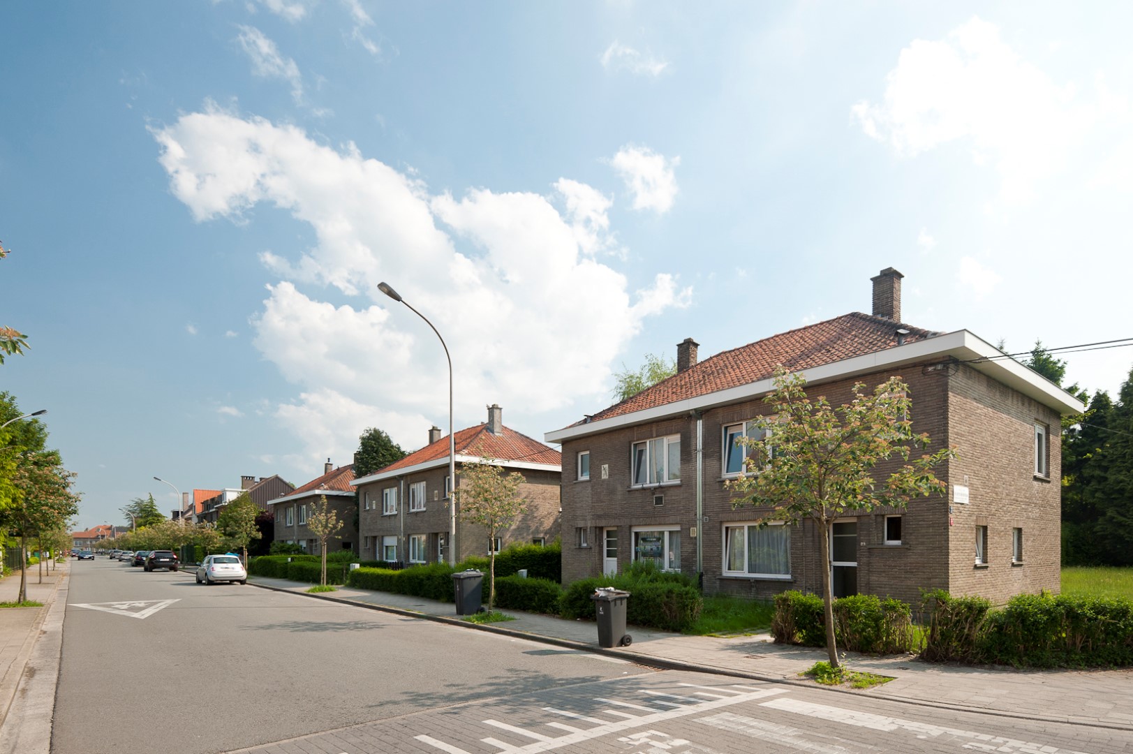 Gevelbeeld huizen in de Jules van Biesbroeckstraat