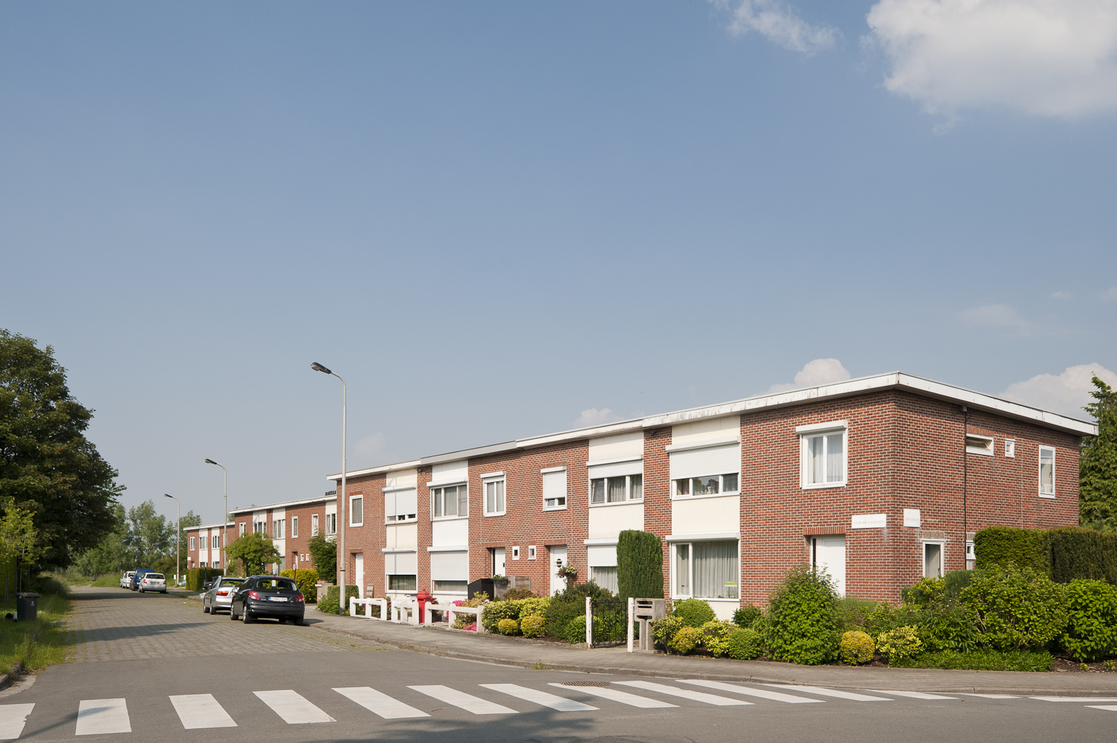 Gevelzicht van de huizen in de Leeuw van Vlaanderenstraat