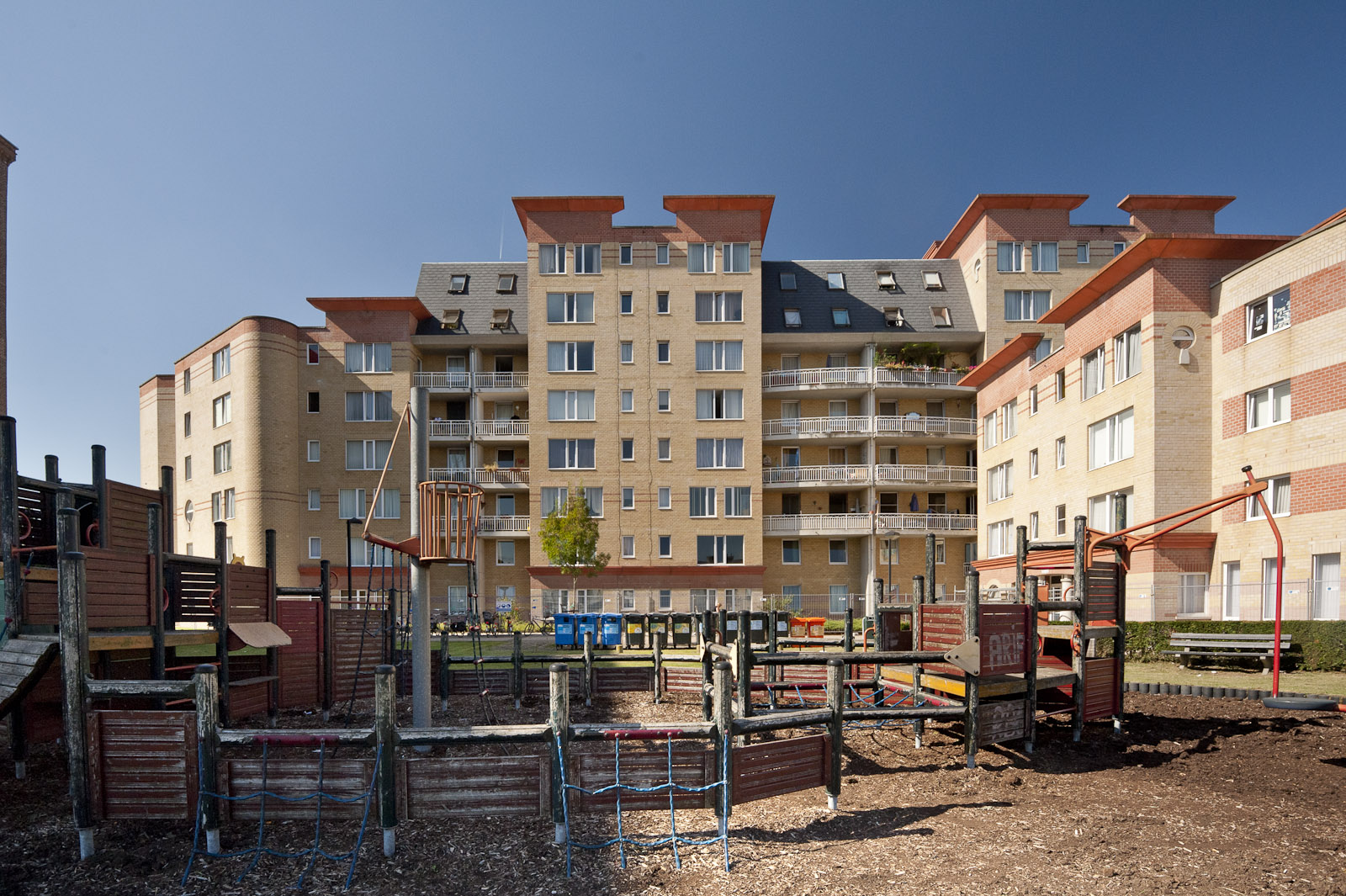 Gevelbeeld appartementsgebouwen Opgeëistenlaan 160-426