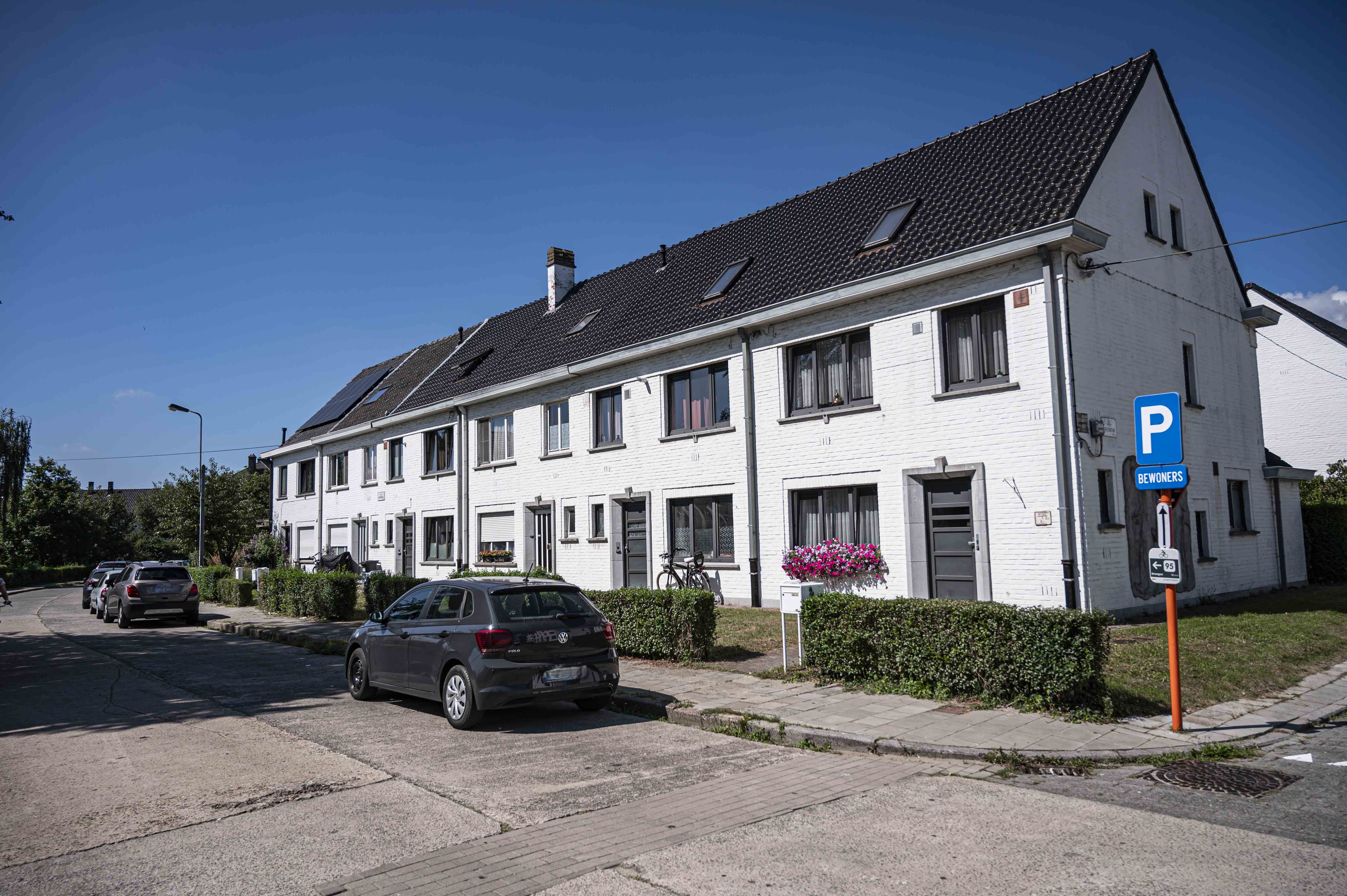 Gevelzicht woningen Politieke-Gevangenenlaan 1-32