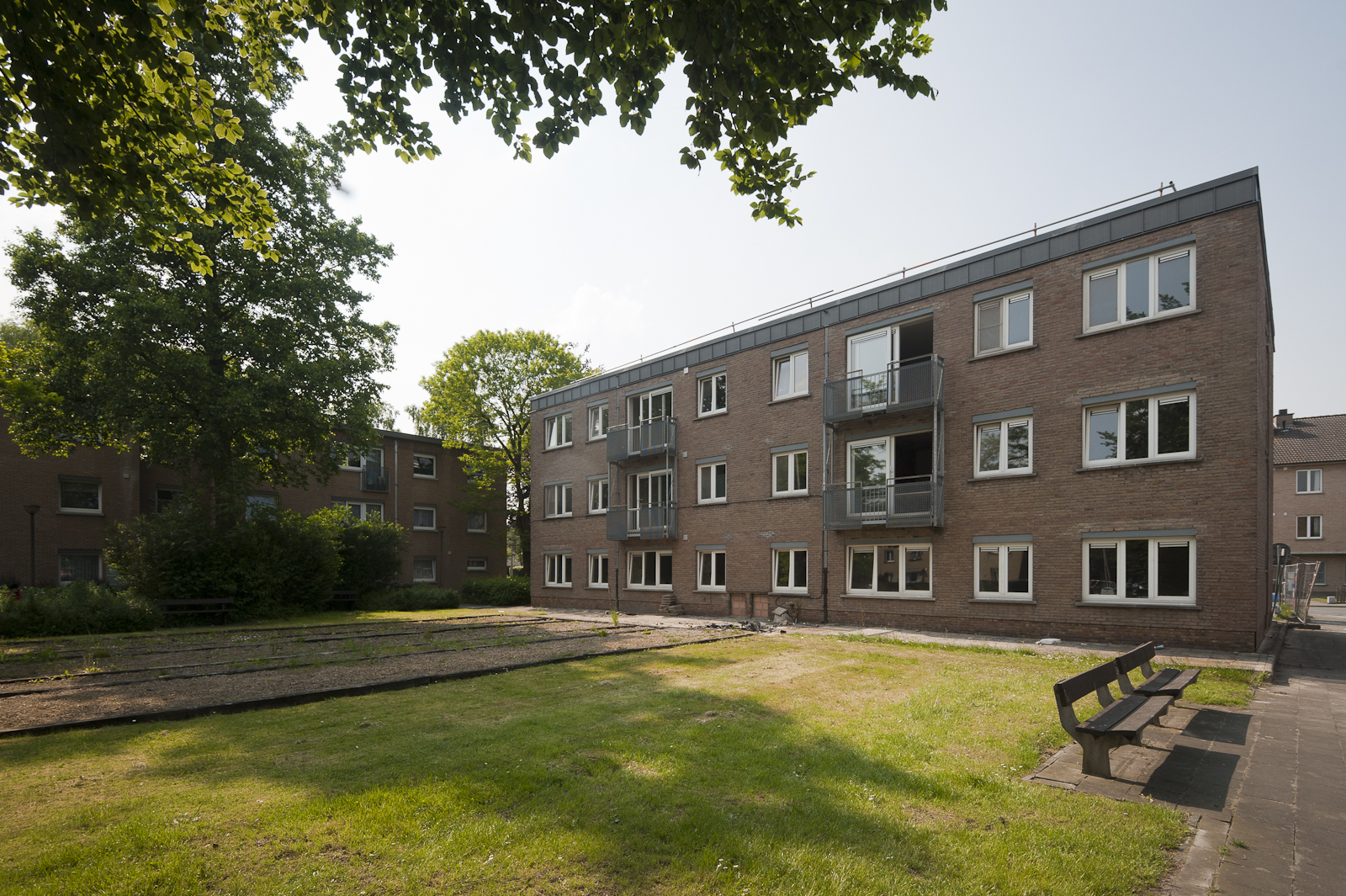 Zicht op de appartementsgebouwen in de Robiniawijk