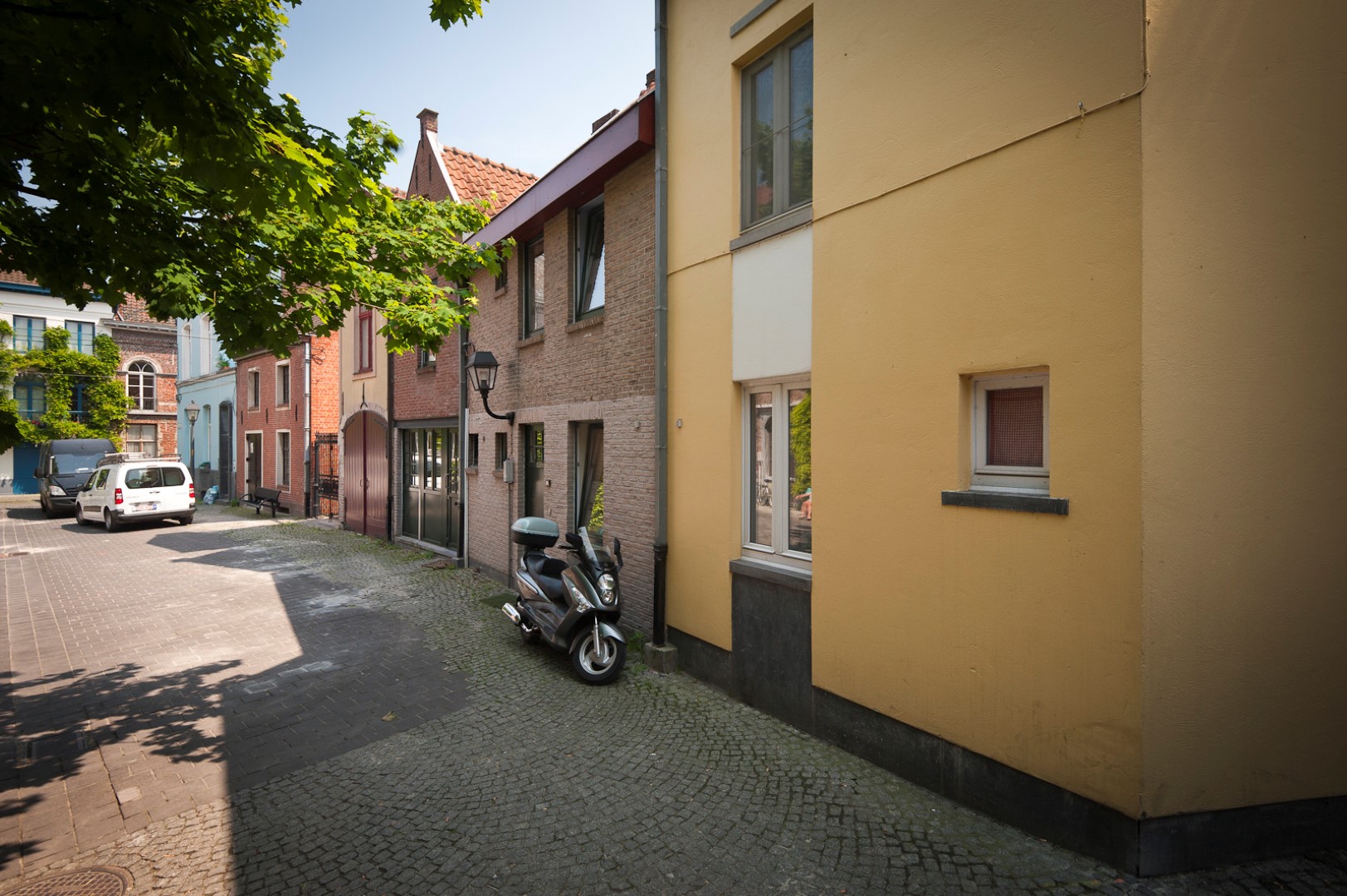 Gevelbeeld woningen in de Trommelstraat in het Patershol