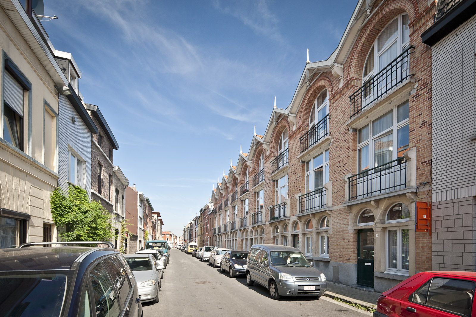 Gevelzicht appartementsgebouw in de Zonnebloemstraat