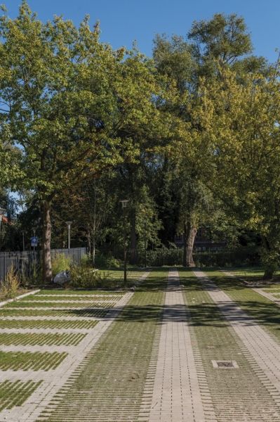 Referentiebeeld parkeerplaatsen met grasdallen